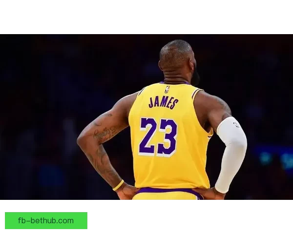 老詹惊艳蜕变无球终结者新角色获球迷热烈点赞